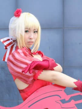 《Fate Extra》Saber红玫瑰礼服 C O S P L A Y_#尼禄红玫瑰礼服#是场照返图~ (4)