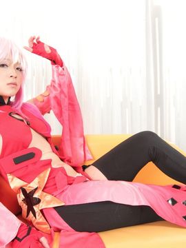美少女コスプレイヤーが勃起したムスコとタマをねっとりと優しく舐めバキュームフェラでドッ_Riona Minami-Inori Yuzuriha-025