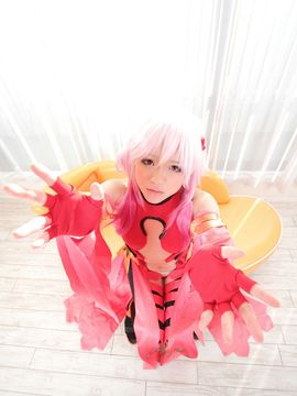 美少女コスプレイヤーが勃起したムスコとタマをねっとりと優しく舐めバキュームフェラでドッ_Riona Minami-Inori Yuzuriha-035
