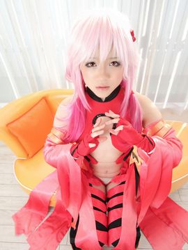 美少女コスプレイヤーが勃起したムスコとタマをねっとりと優しく舐めバキュームフェラでドッ_Riona Minami-Inori Yuzuriha-038