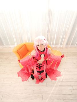 美少女コスプレイヤーが勃起したムスコとタマをねっとりと優しく舐めバキュームフェラでドッ_Riona Minami-Inori Yuzuriha-040