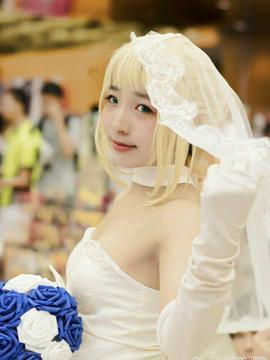《FateZero》 海边花嫁SABER花嫁版C O S_【西安ACC漫展 场照】婚纱saber (2)