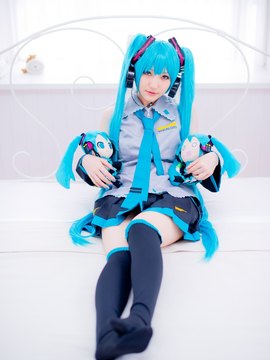 Vocaloid - Hatsune Miku cosplay by Kuuya_138