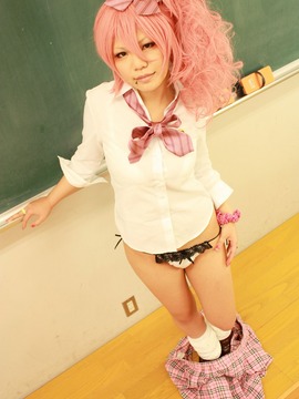 (C82) [凸凹組 (侠鵺)] いいから私に課金しろ PASSION_0085