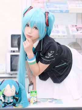 VOCALOID – Miku x Meiko x Luka x Rin cosplay_033