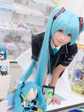 VOCALOID – Miku x Meiko x Luka x Rin cosplay_044
