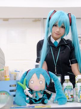 VOCALOID – Miku x Meiko x Luka x Rin cosplay_066