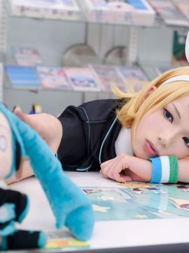 VOCALOID – Miku x Meiko x Luka x Rin cosplay_131