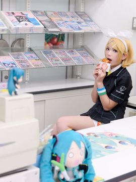 VOCALOID – Miku x Meiko x Luka x Rin cosplay_133