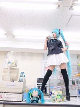 VOCALOID – Miku x Meiko x Luka x Rin cosplay_187