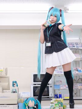 VOCALOID – Miku x Meiko x Luka x Rin cosplay_189