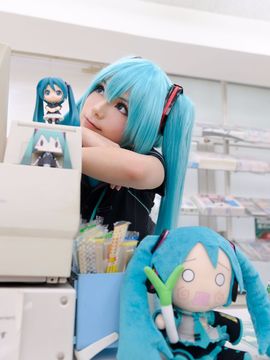 VOCALOID – Miku x Meiko x Luka x Rin cosplay_196