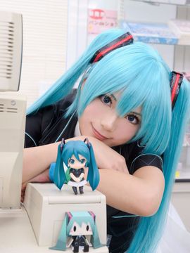 VOCALOID – Miku x Meiko x Luka x Rin cosplay_197