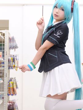 VOCALOID – Miku x Meiko x Luka x Rin cosplay_222