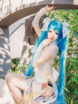 《VOCALOID家族》初音未来魅力旗袍登场 C O S P L A Y_初音未来魅力旗袍登场 C O S (9)