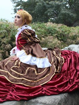 《海猫鸣泣之时》贝阿朵莉切真人C O S P L A Y_承认吾之所在，妾身将带你进入黄金乡 (1)