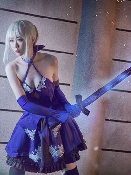 《Fate stay night》saber小礼服 C O S P L A Y_saber小礼服 C O S (2)