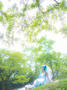 《VOCALOID》miku魔王花嫁 C O S P L A Y_带我走吧，我很乖的 (1)