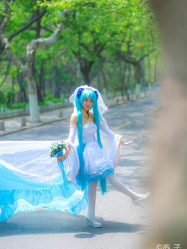 《VOCALOID》miku魔王花嫁 C O S P L A Y_带我走吧，我很乖的 (6)