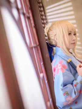 《Fate Stay Night》Saber晴着ver.~吾王和服新年挂画 C O S P L A Y_骑士王Saber晴着鲜艳和服登场 一改往日朴素风格 (31)