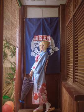 《Fate Stay Night》Saber晴着ver.~吾王和服新年挂画 C O S P L A Y_骑士王Saber晴着鲜艳和服登场 一改往日朴素风格 (1)