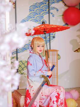 《Fate Stay Night》Saber晴着ver.~吾王和服新年挂画 C O S P L A Y_骑士王Saber晴着鲜艳和服登场 一改往日朴素风格 (8)