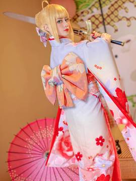 《Fate Stay Night》Saber晴着ver.~吾王和服新年挂画 C O S P L A Y_骑士王Saber晴着鲜艳和服登场 一改往日朴素风格 (11)