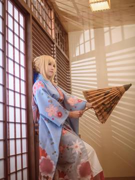 《Fate Stay Night》Saber晴着ver.~吾王和服新年挂画 C O S P L A Y_骑士王Saber晴着鲜艳和服登场 一改往日朴素风格 (14)