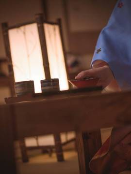 《Fate Stay Night》Saber晴着ver.~吾王和服新年挂画 C O S P L A Y_骑士王Saber晴着鲜艳和服登场 一改往日朴素风格 (16)