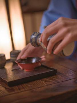 《Fate Stay Night》Saber晴着ver.~吾王和服新年挂画 C O S P L A Y_骑士王Saber晴着鲜艳和服登场 一改往日朴素风格 (17)