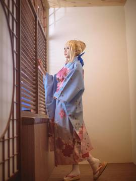 《Fate Stay Night》Saber晴着ver.~吾王和服新年挂画 C O S P L A Y_骑士王Saber晴着鲜艳和服登场 一改往日朴素风格 (22)