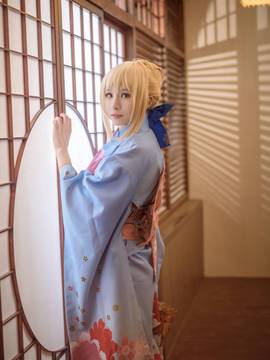 《Fate Stay Night》Saber晴着ver.~吾王和服新年挂画 C O S P L A Y_骑士王Saber晴着鲜艳和服登场 一改往日朴素风格 (25)