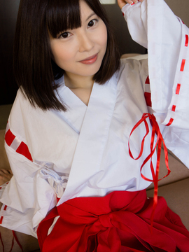 [箱ふぇてぃっしゅ] 美少女 巫女コスプレ フェラ抜き! ゆりな_003